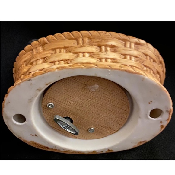 Ceramic Hen and Eggs on Basket 🎶 Music Box -Plays Farmer In The Dell Song 👩‍🌾 - Picture 5 of 5